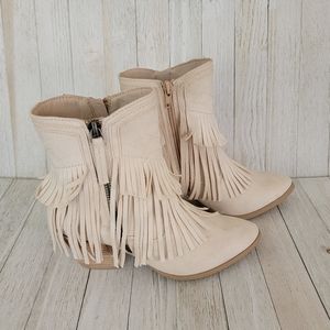 GYPSY JAZZ/ VERY G- DUNES CREAM FRINGE BOOTS